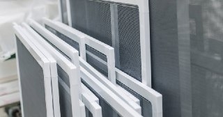 Москитные сетки на пластиковые окна Котельники купить по цене от 941 руб.